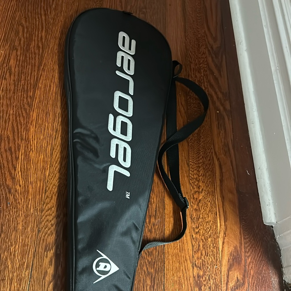 Racquet carrying case